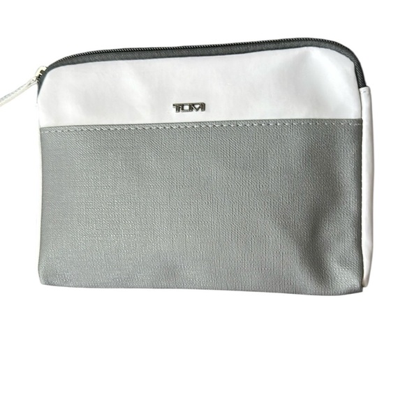 Tumi Gray Makeup  Bag  Minimalist Travel - Picture 1 of 4